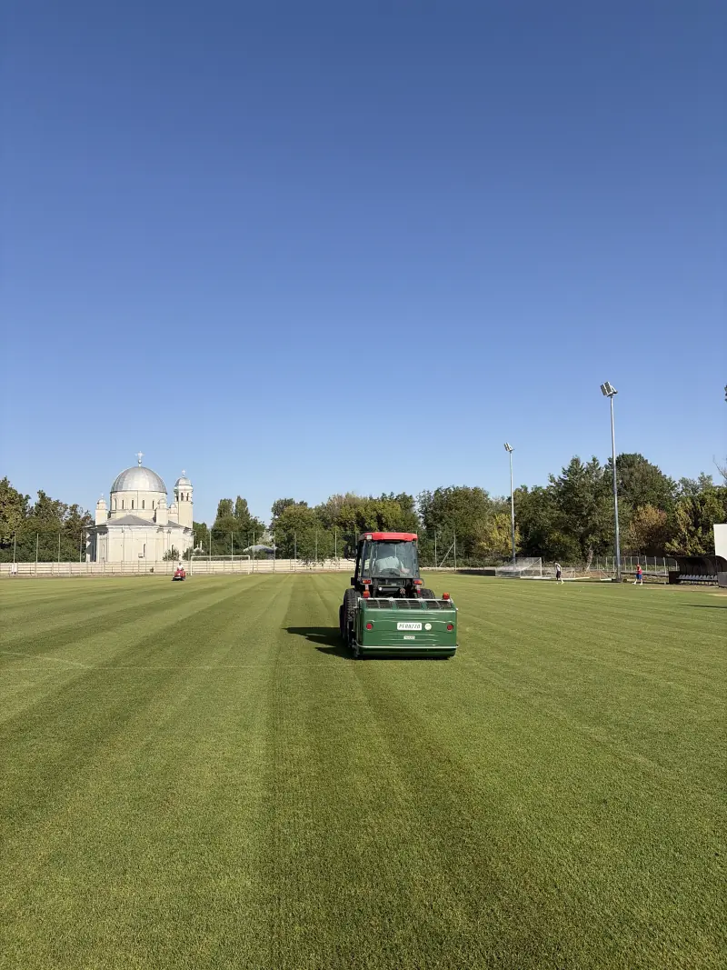 Lucrări de scarificare pe terenul Motorul din Oradea